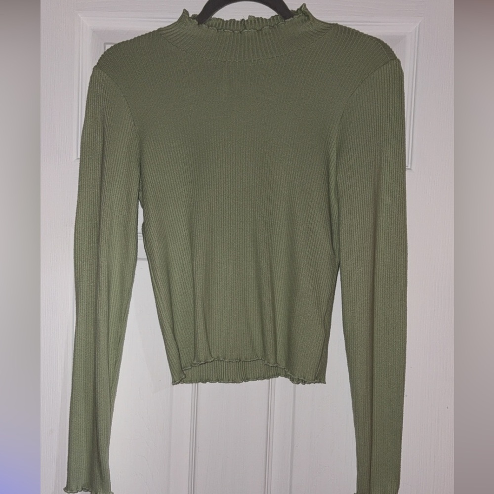 Green American Eagle Cropped Turtle Neck!